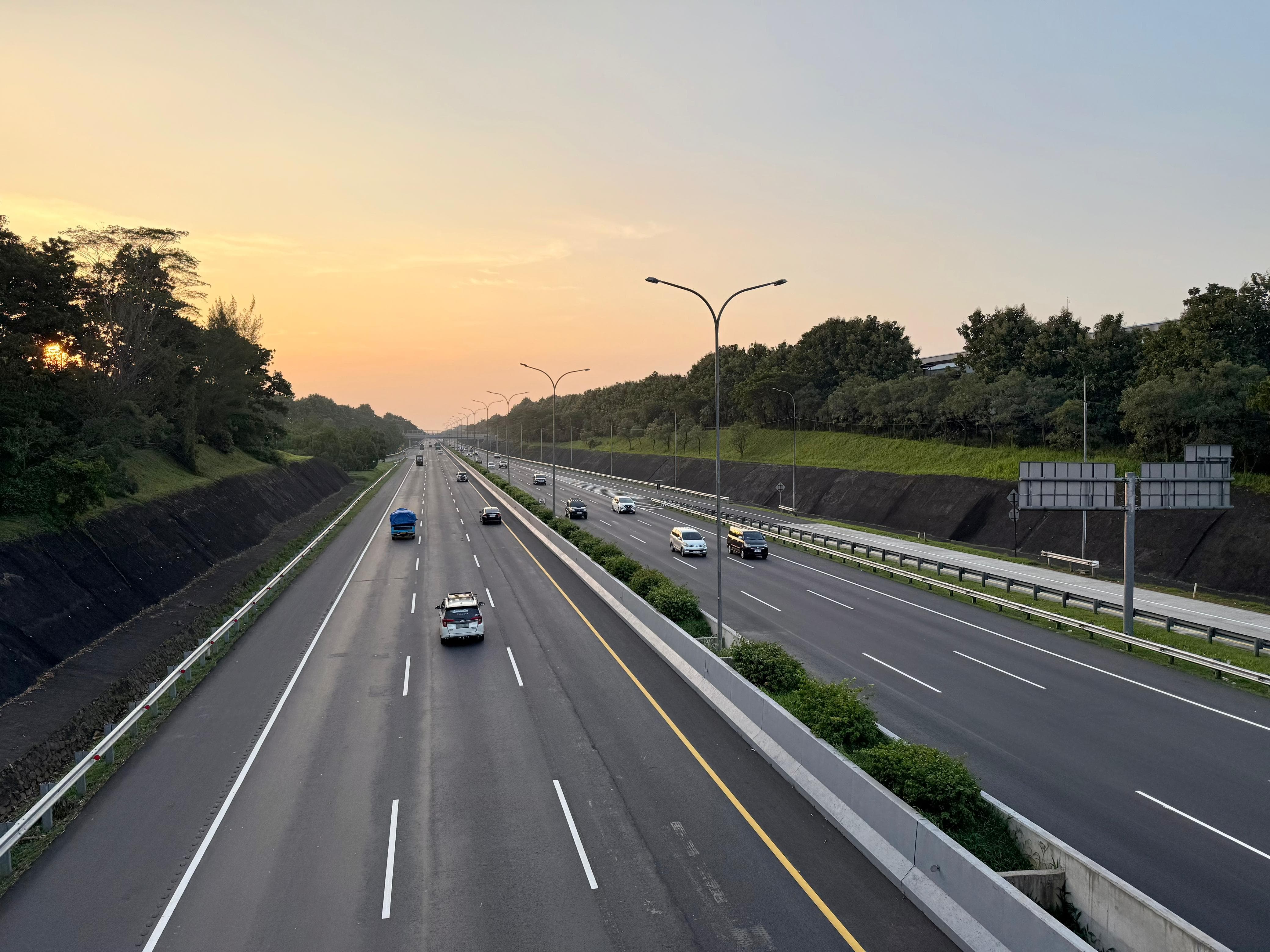 Senin Sore, Lalu Lintas Tol Cipali Terpantau Lancar dan Turun 7 Persen