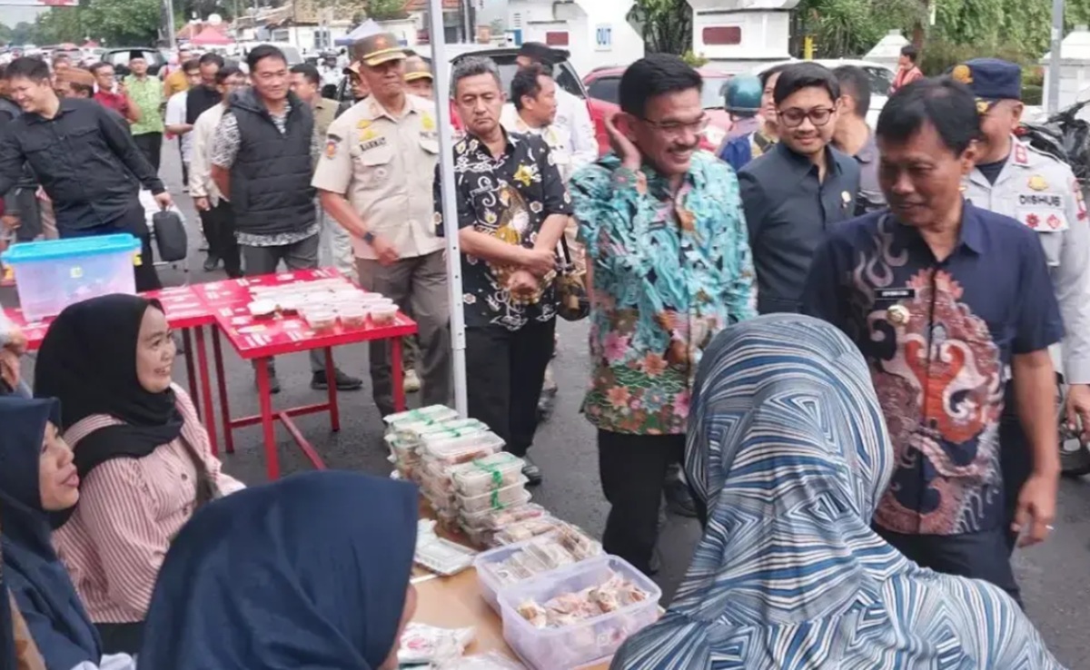 Tempat War Takjil di Cirebon Diserbu Warga! Jalan Siliwangi–M Toha Jadi Surga Kuliner Ramadan
