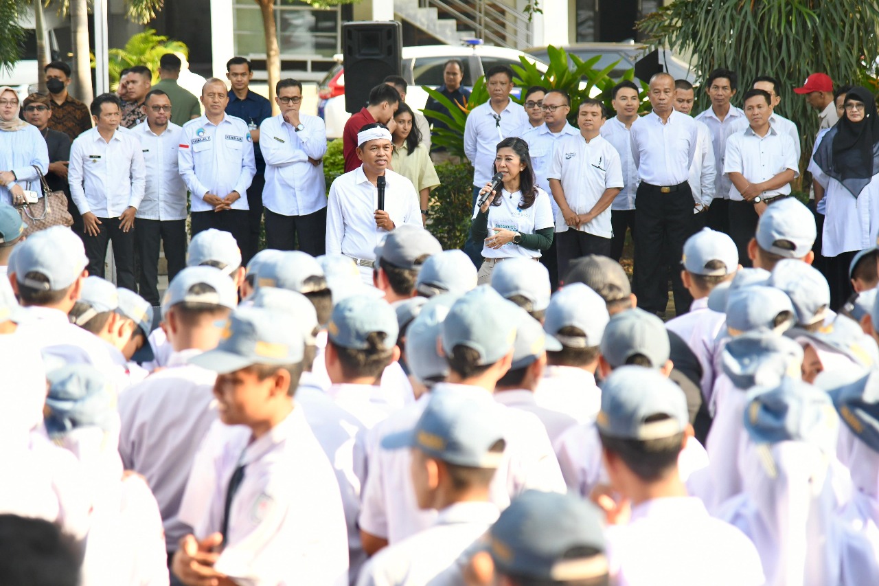 Lindungi Anak di Ruang Digital, Dedi Mulyadi dan Menkomdigi Sosialisasikan PP Tunas ke Pelajar 