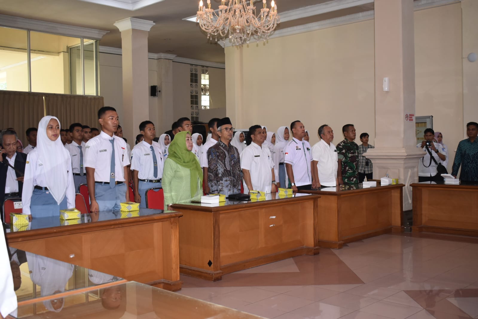 Pemkab Cirebon Berikan Penghargaan kepada Purna Paskibraka 2024, Tekankan Pentingnya Implementasi Nilai-Nilai 