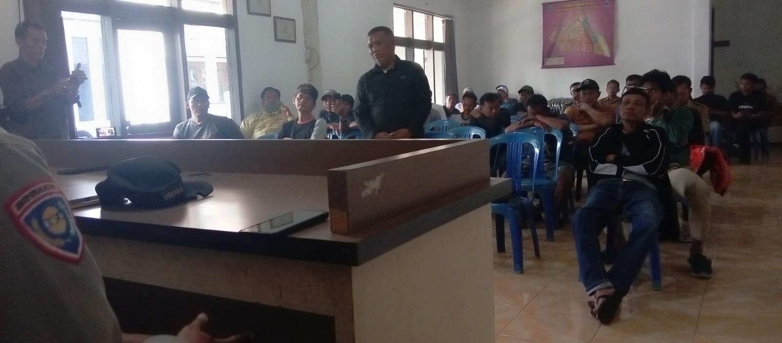 Warga Maja Utara Geruduk Balai Desa, Pertanyakan Penebangan Pohon dan Dana Desa