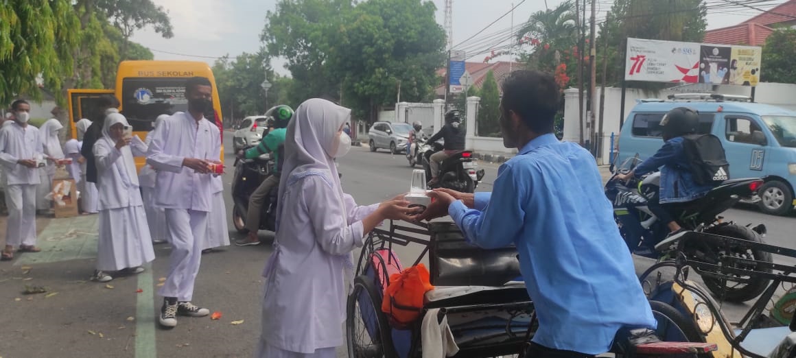 SMA Islam Al Azhar 5 Cirebon Tebar Kebaikan Keliling Kota Cirebon 