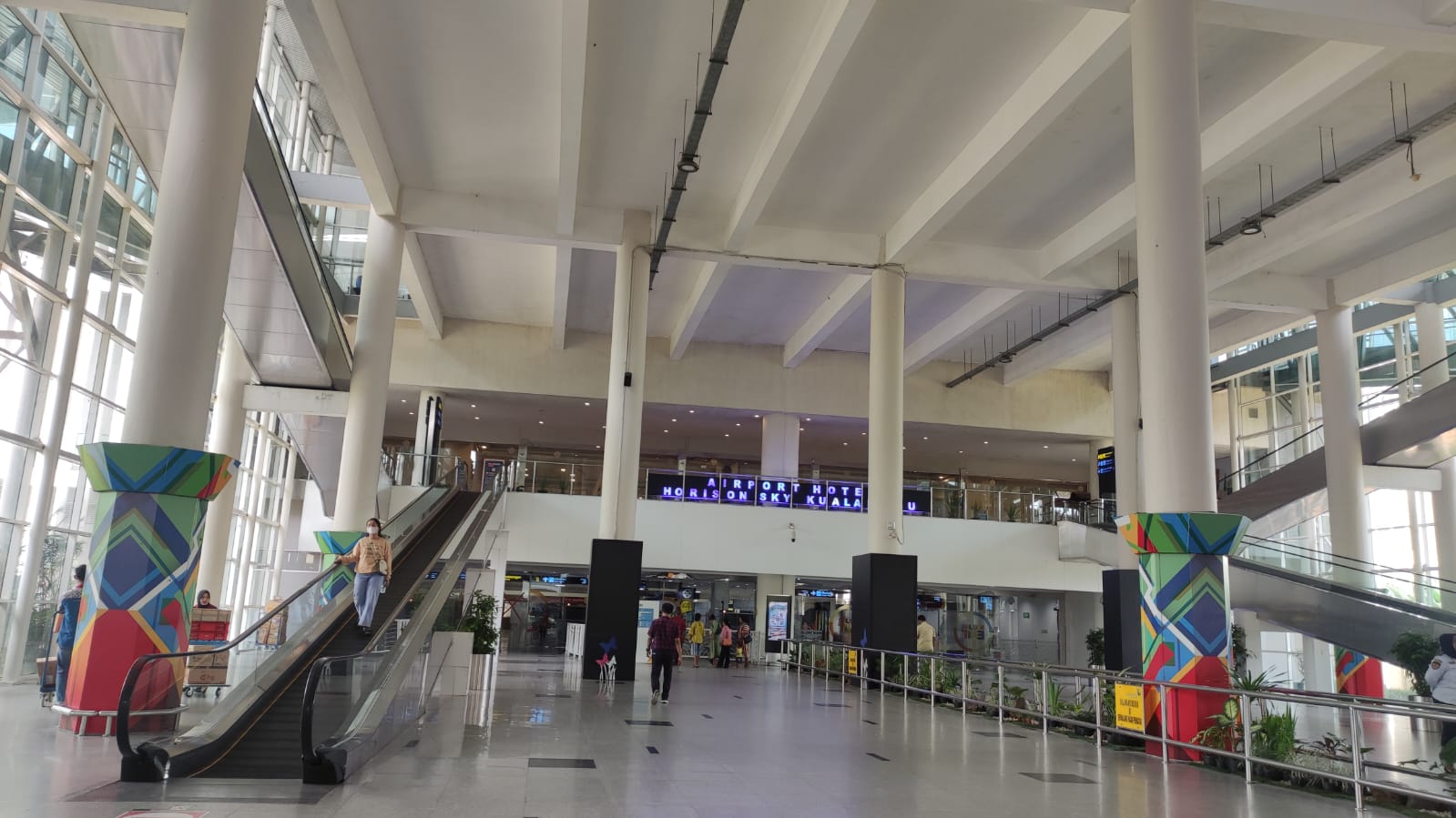Beda Tipis Bandara Kertajati dan Bandara Internasional Kualanamu, Sama-sama 1 Jam dari Kota Terbesar