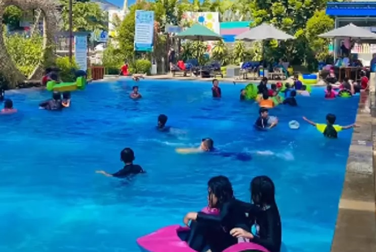 Ingin Berenang dengan Konsep yang Berbeda, Datangi Kolam Renang The Gardens Cirebon
