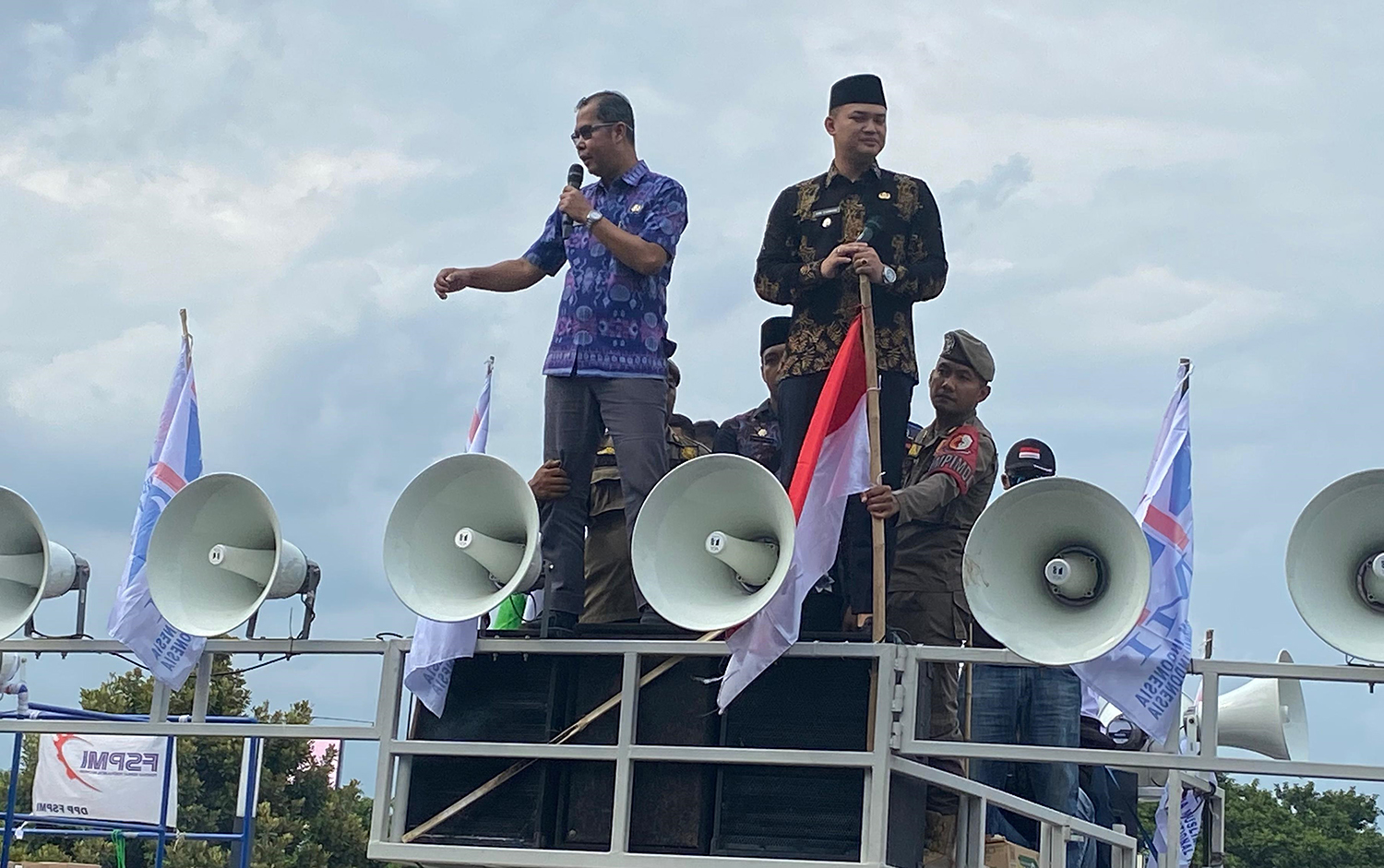 Buruh Majalengka Tuntut Kenaikan Upah Minimum Jadi Rp3,4 Juta