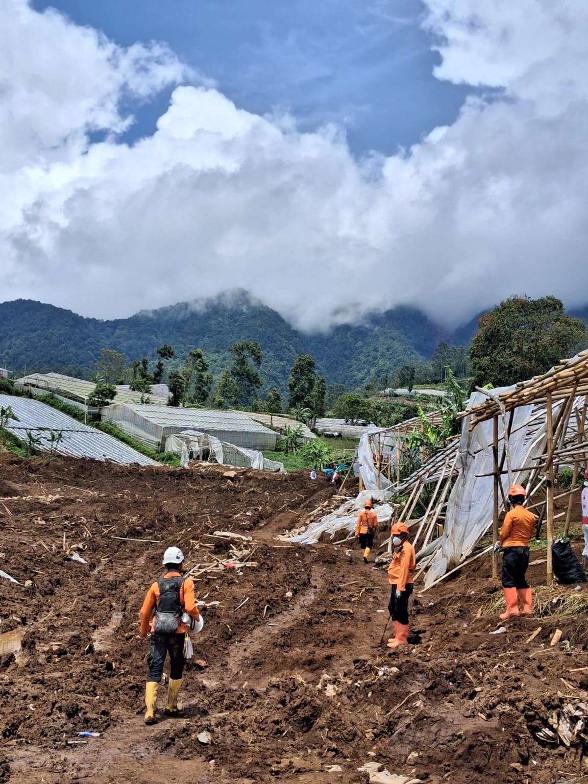 Tinggal Enam Korban Longsor Cisarua yang Belum Ditemukan