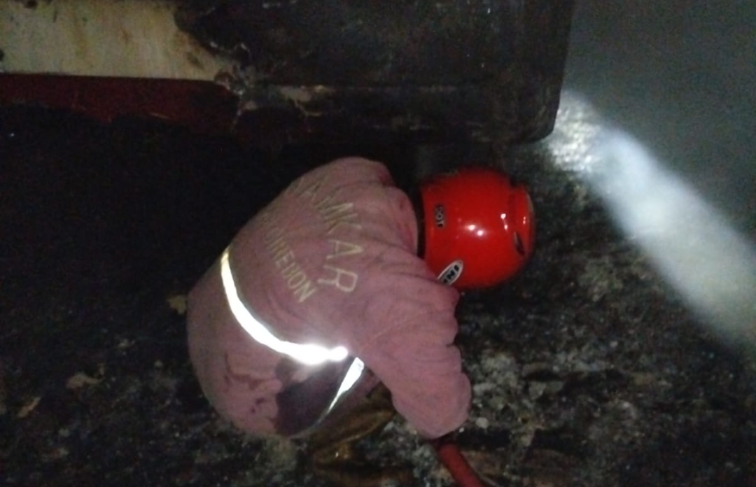 Kebakaran Hebat di Panguragan Cirebon, Gudang Rongsok Hangus Dilalap Api