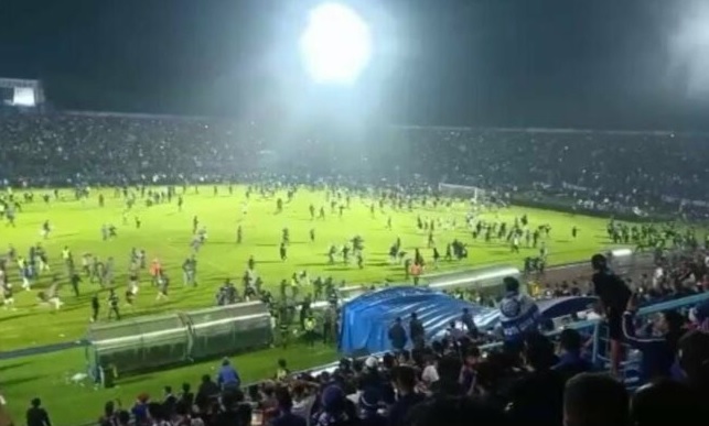 Tragedi Stadion Kanjuruhan Malang Berdarah, Cerita Pilu Seorang Ibu: Ya Allah Anaku Meninggal