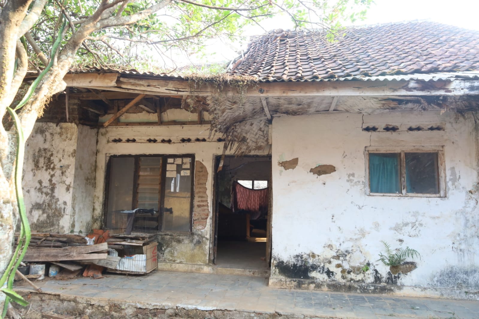 Rumah Lansia 90 Tahun di Kuningan Nyaris Ambruk, Bupati Dian Pastikan Segera Dibedah