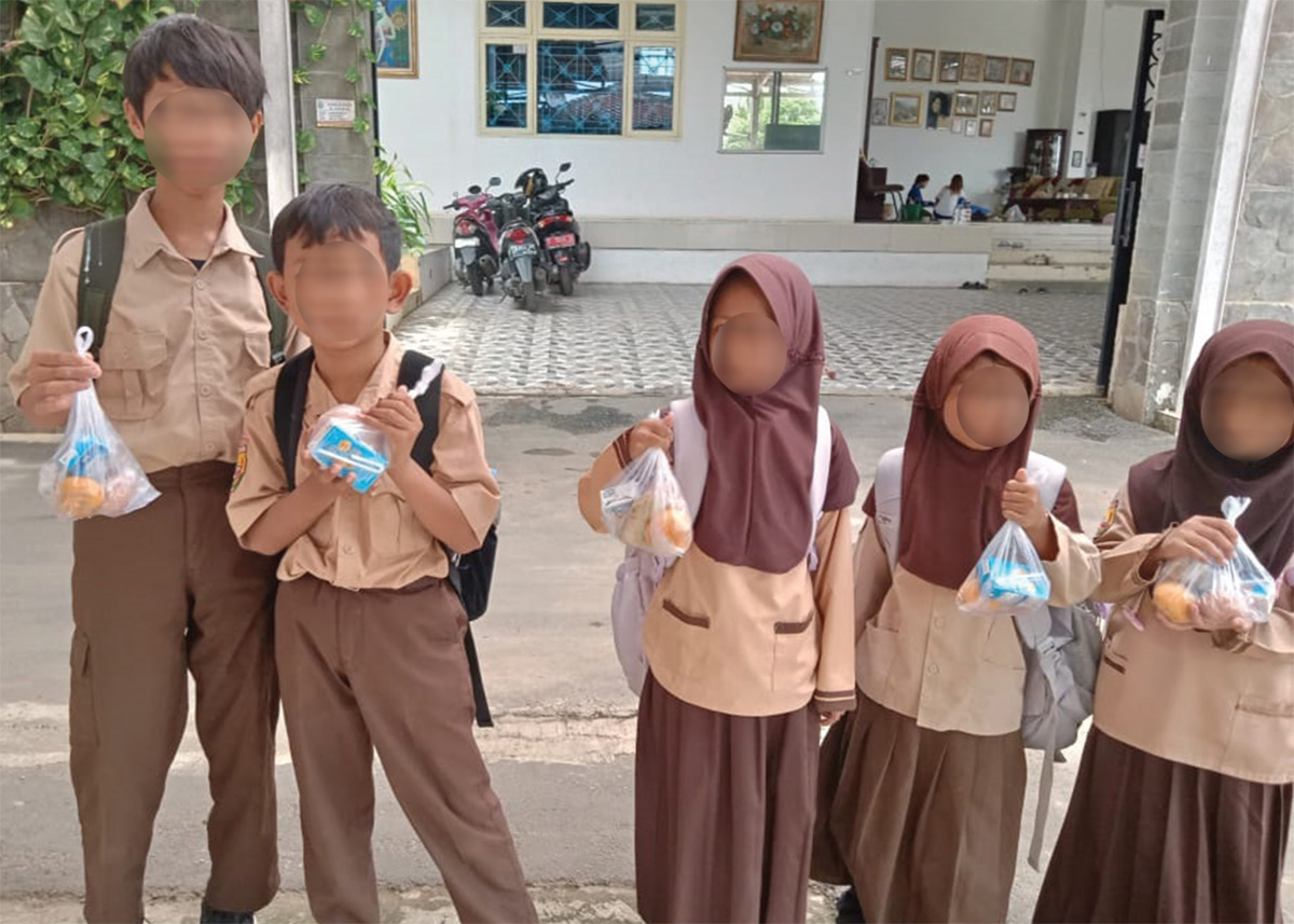 Paket MBG di Majalengka Berisi Jeruk, Susu Kotak dan Roti: Siswa SD Pilih Bawa ke Rumah 