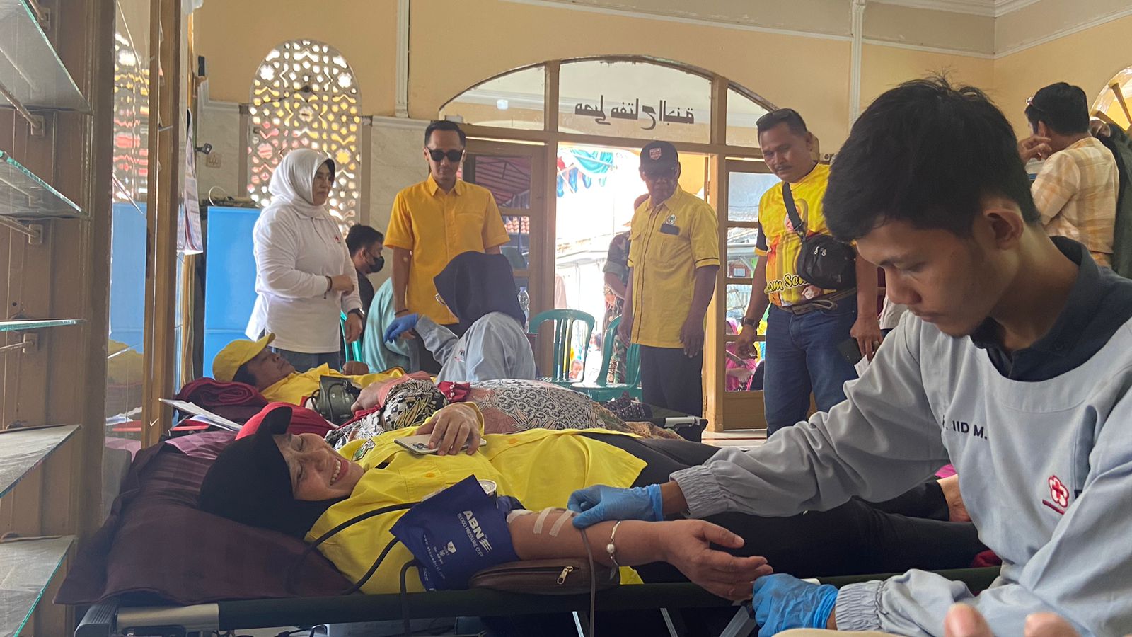 Peringati HUT ke-61, Partai Golkar Kabupaten Cirebon Gelar Pasar Murah, Donor Darah dan Pengobatan Gratis