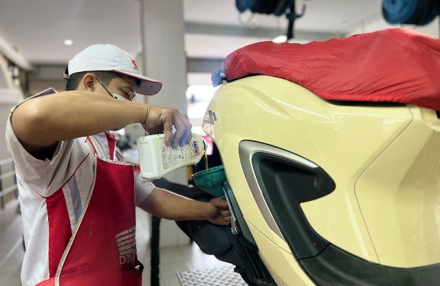 Jangan Tunggu Rusak! Ini Pentingnya Ganti Oli Motor Tepat Waktu