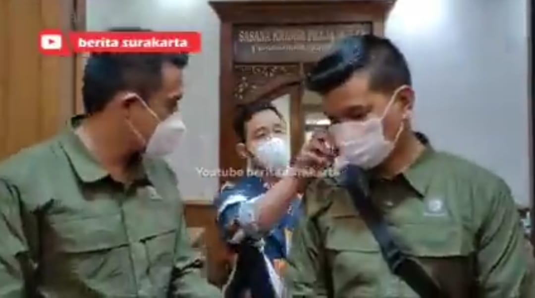 Viral! Wali Kota Solo Gibran Rakabuming Raka Copot Masker Oknum Paspampres, Ada Apa Ya?