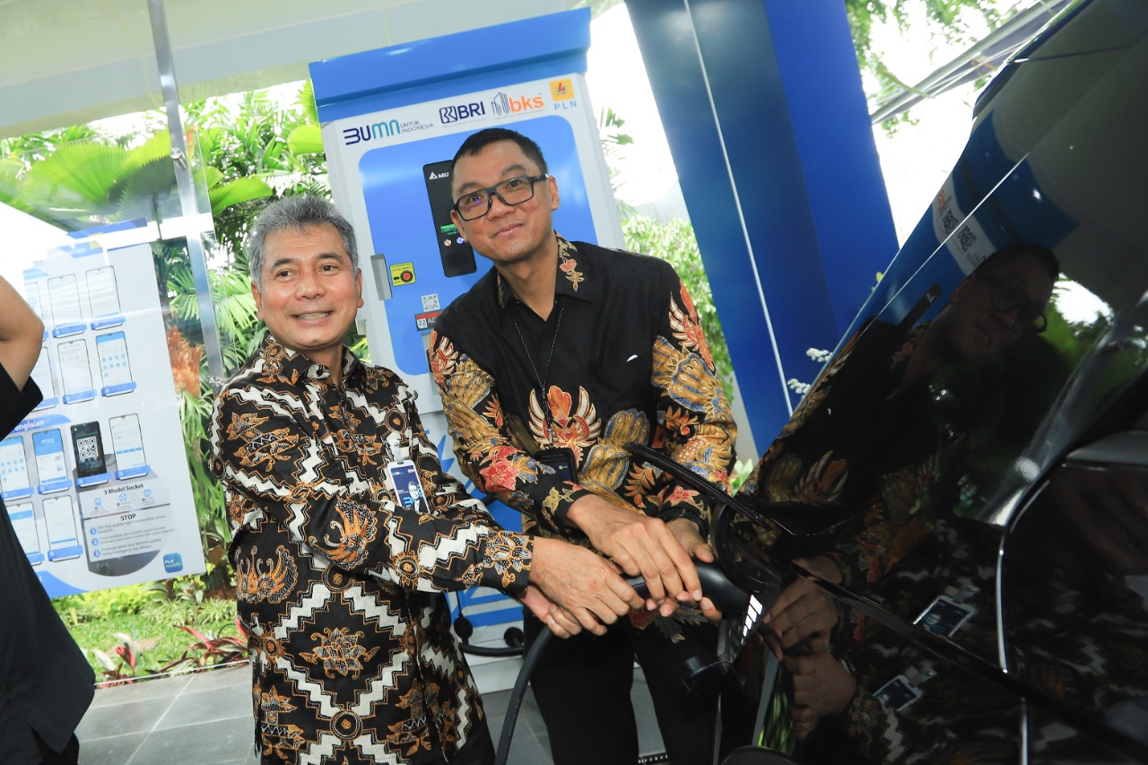 BRI Jadi Akselerator Pengurangan Emisi Karbon, bersama PLN Resmikan SPKLU di Jakarta