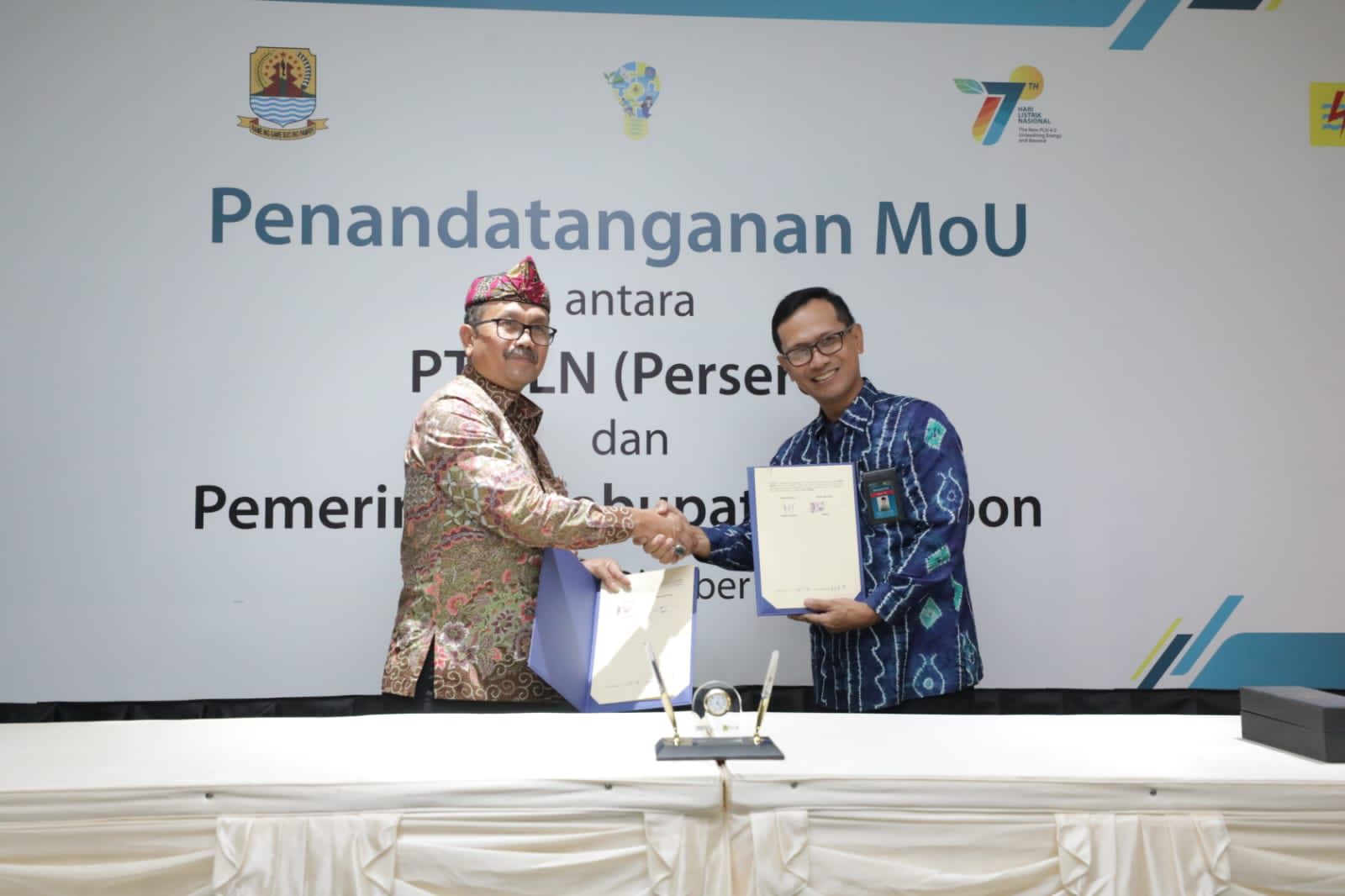 Pemkab Cirebon dan PLN MoU Pengembangan Prasarana dan Sarana Ketenagalistrikan 