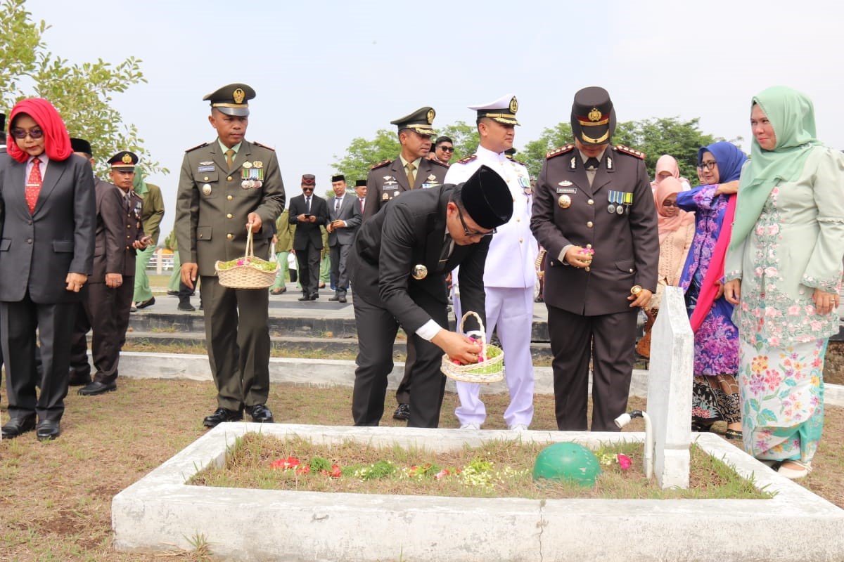 Peringati Hari Pahlawan, Pj Bupati Cirebon: Setiap Orang Bisa Jadi Pahlawan Melalui Tindakan Nyata 