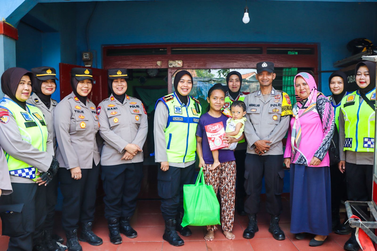 Pimpin Patroli Roda Dua, Kapolresta Cirebon Juga Berikan Bantuan Kepada Anak Asuh Stunting