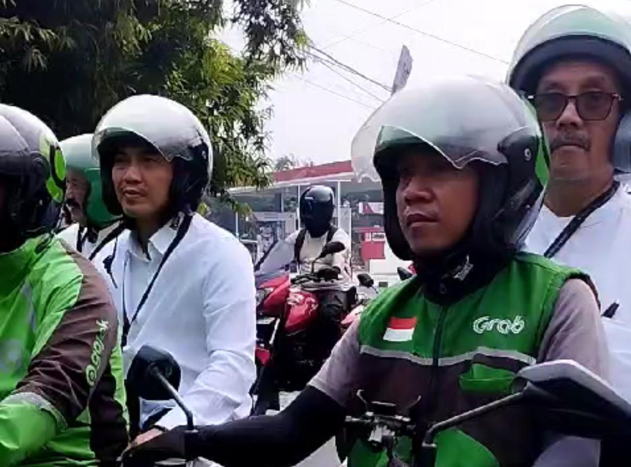 Imron - Jigus ke KPU Naik Ojol, Hadiri Pengundian Nomor Pasangan Calon Bupati - Wakil Bupati Cirebon