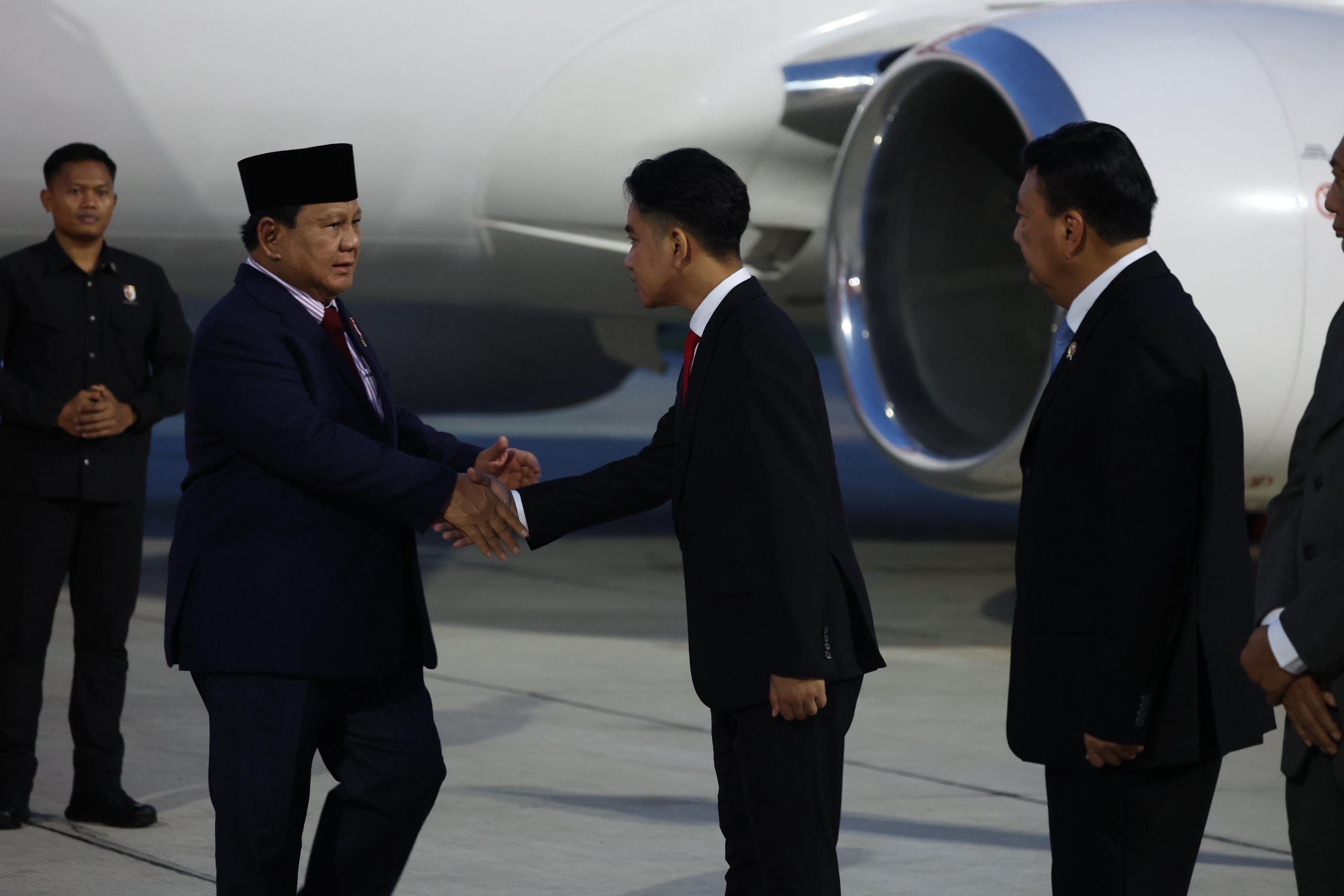 Presiden Prabowo Tiba di Tanah Air dari Kunjungan Kerja ke 6 Negara, Bawa Oleh-oleh Ini