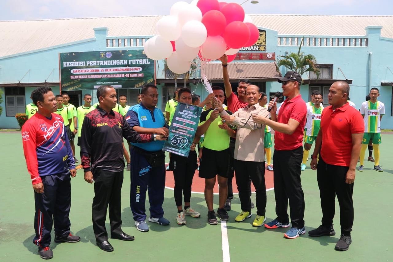 Tentara Datangi Lapas Kelas I Cirebon, Ternyata Ajak Tanding Futsal