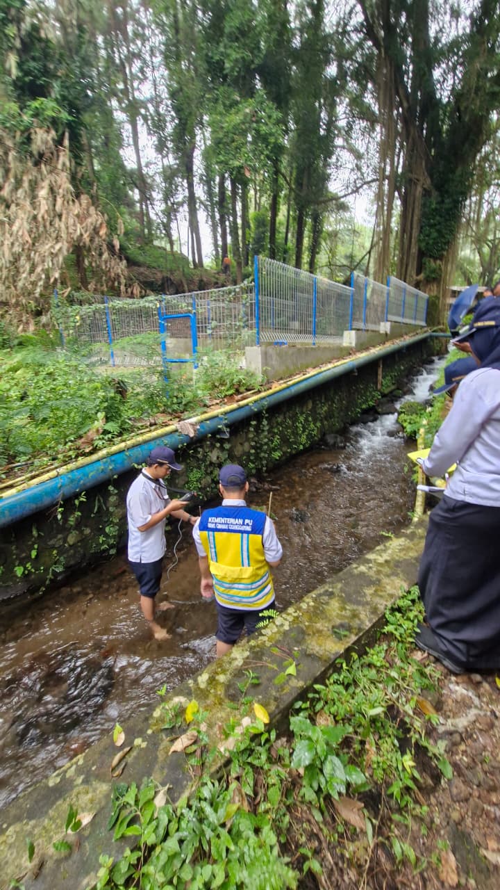 Pemdes Cikalahang dan BBWS Cek Langsung Pemanfaatan Mata Air Telaga Remis dan Nilem