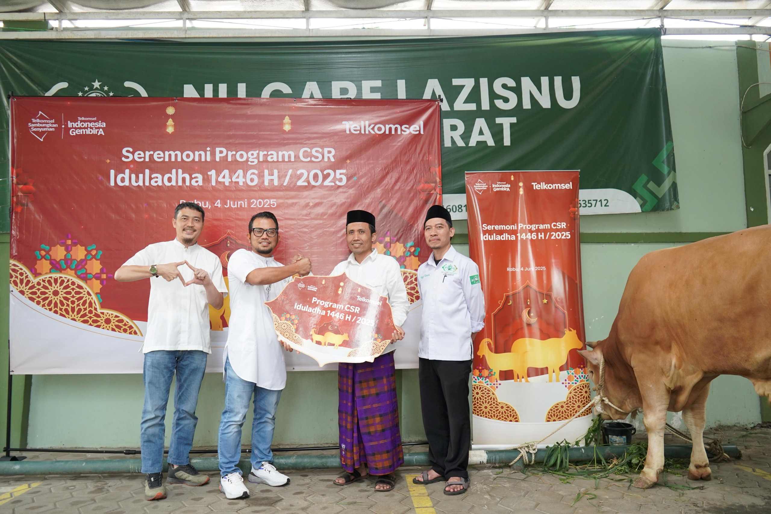 Momen Idul Adha 1446 H, Telkomsel Region Jawa Barat Bagikan Hewan Kurban 