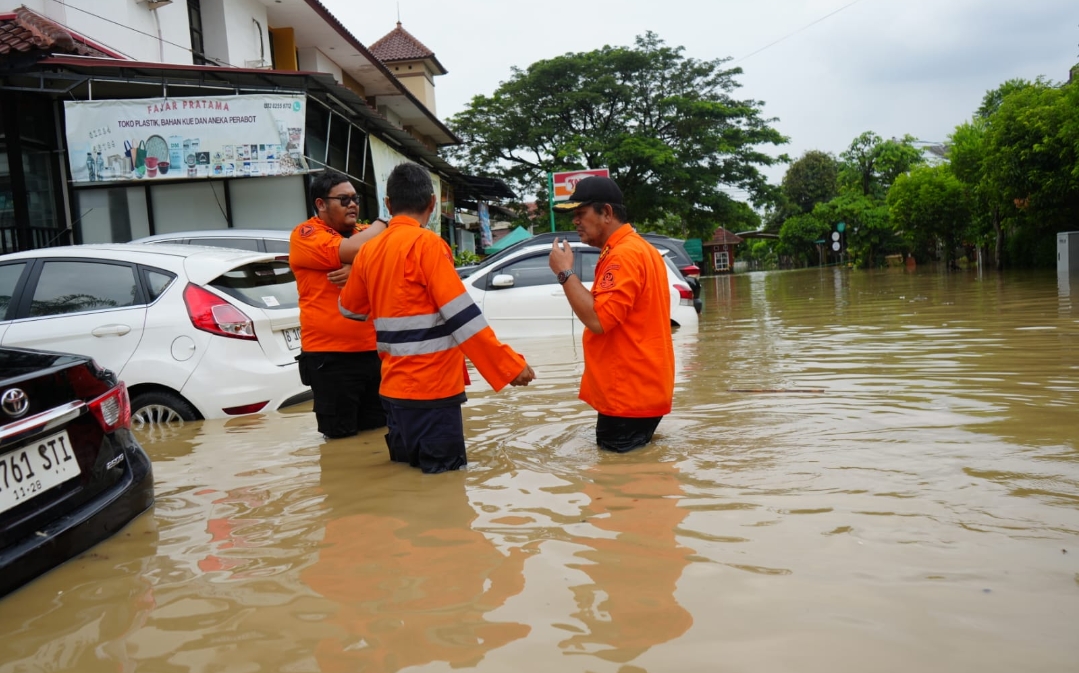 Banjir di Bekasi Belum Surut, Warga Butuh Bantuan Air Minum dan Makanan Siap Saji