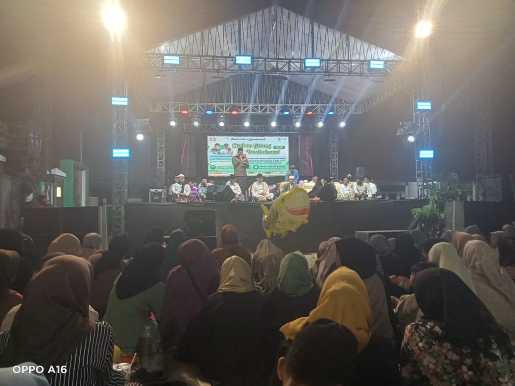 Cirebon Girang Bersholawat, Perkuat Spiritual Generasi Muda 