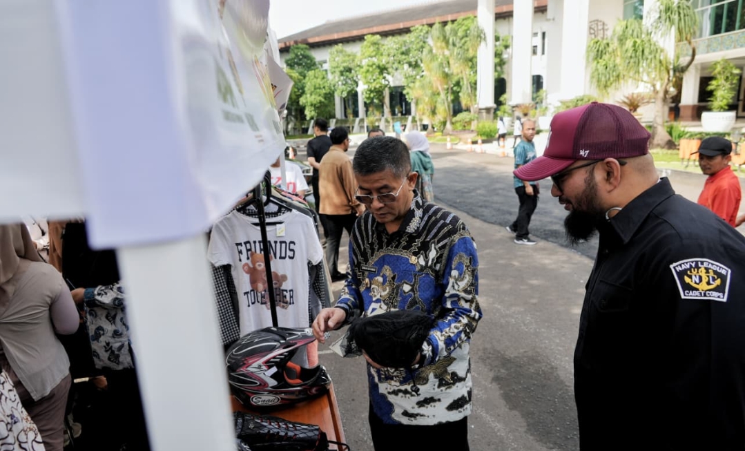 Bazaar Barbequ di Gedung Sate, Wagub Jabar Sumbang Jersey Persib
