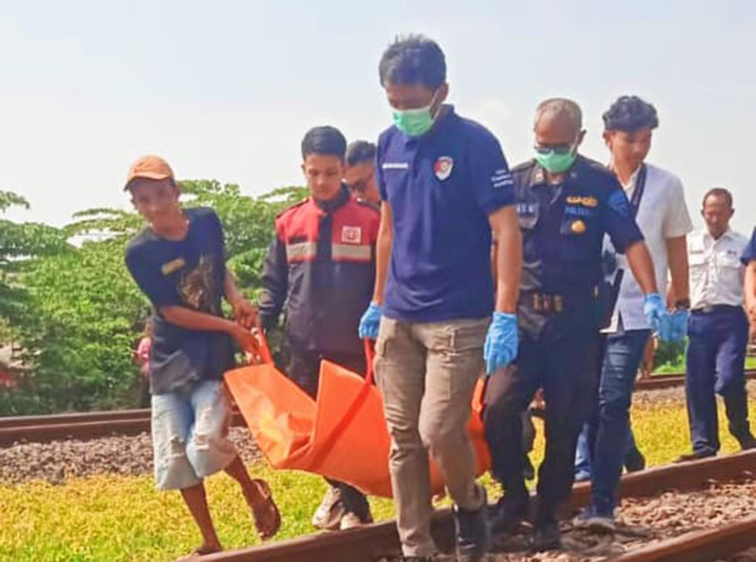 Pria Tanpa Identitas Tertabrak Kereta Api, Ini Ciri-ciri Korban