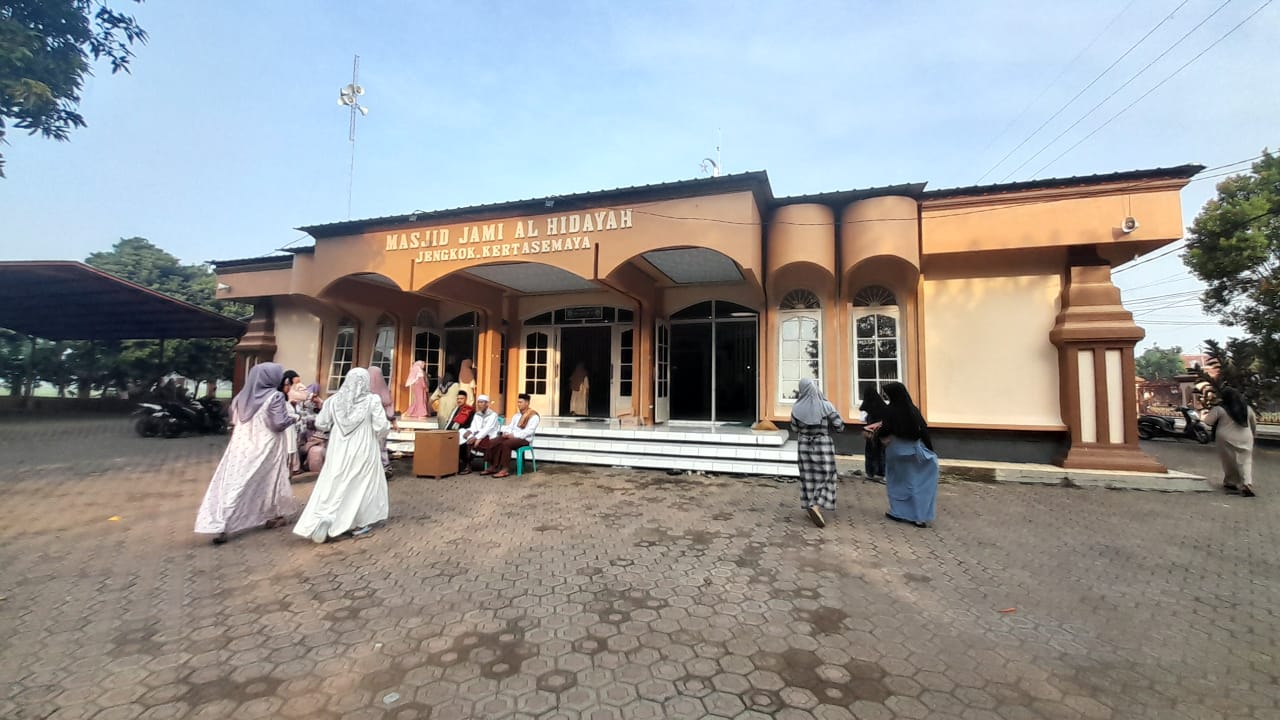 Masjid Jami Al Hidayah Desa Jengkok Indramayu Shalat Idul Fitri dengan Dua Gelombang