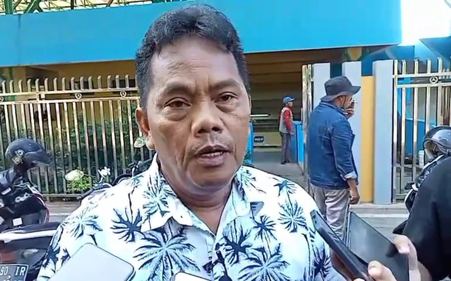 Siapa Subagja? Sosok yang Berani Gembok Pintu Masuk Stadion Bima Cirebon