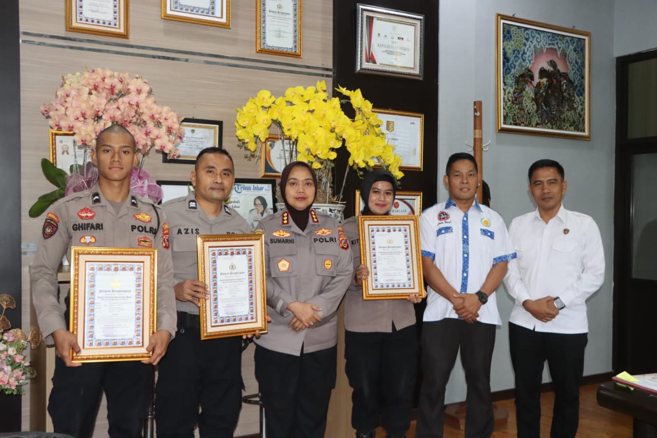 3 Personel Polresta Cirebon Raih Prestasi di Kejuaraan Karate Kapolri Cup