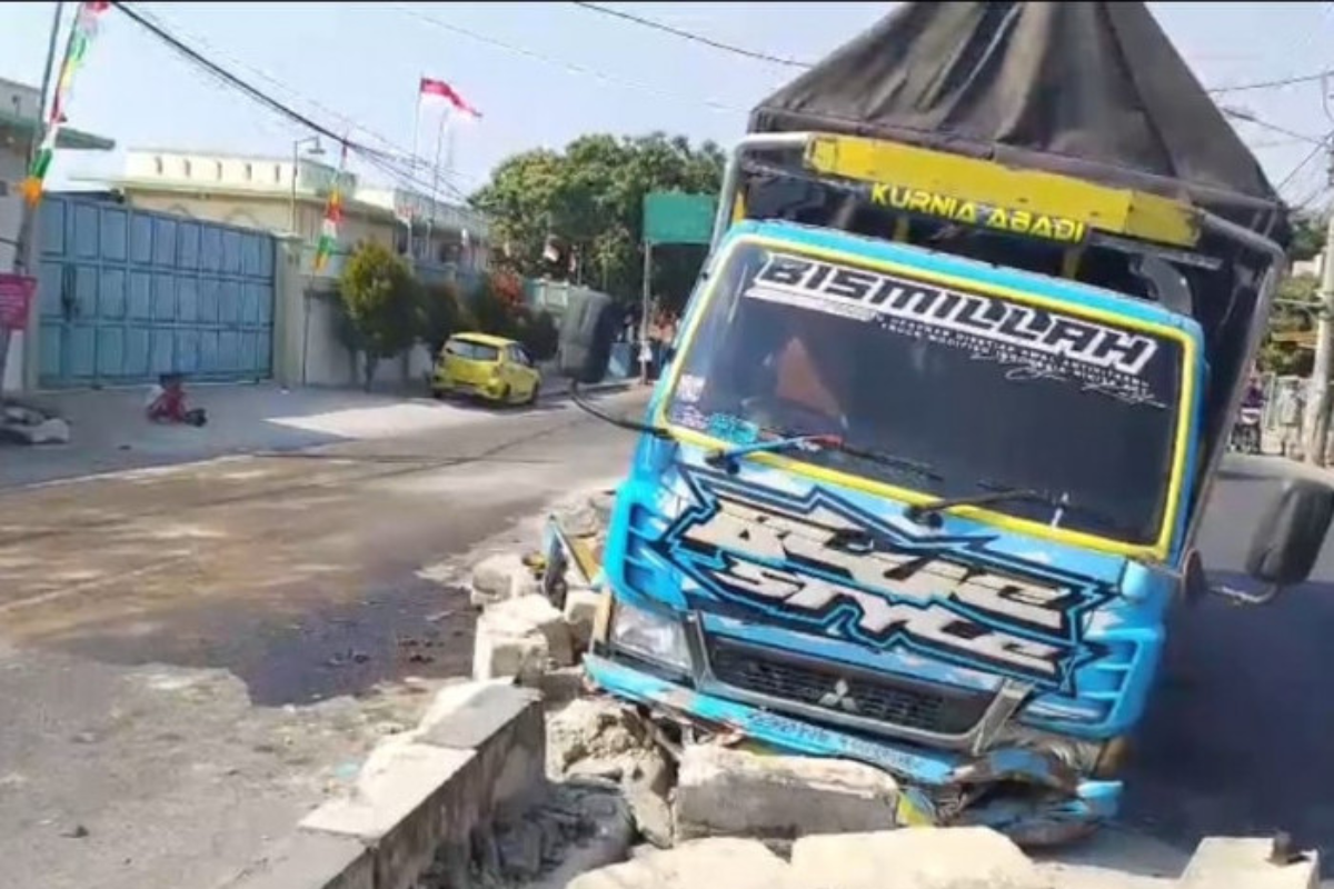 Kecelakaan Truk di Suranenggala Cirebon, Penyebabnya Bikin Pengendara Wajib Waspada