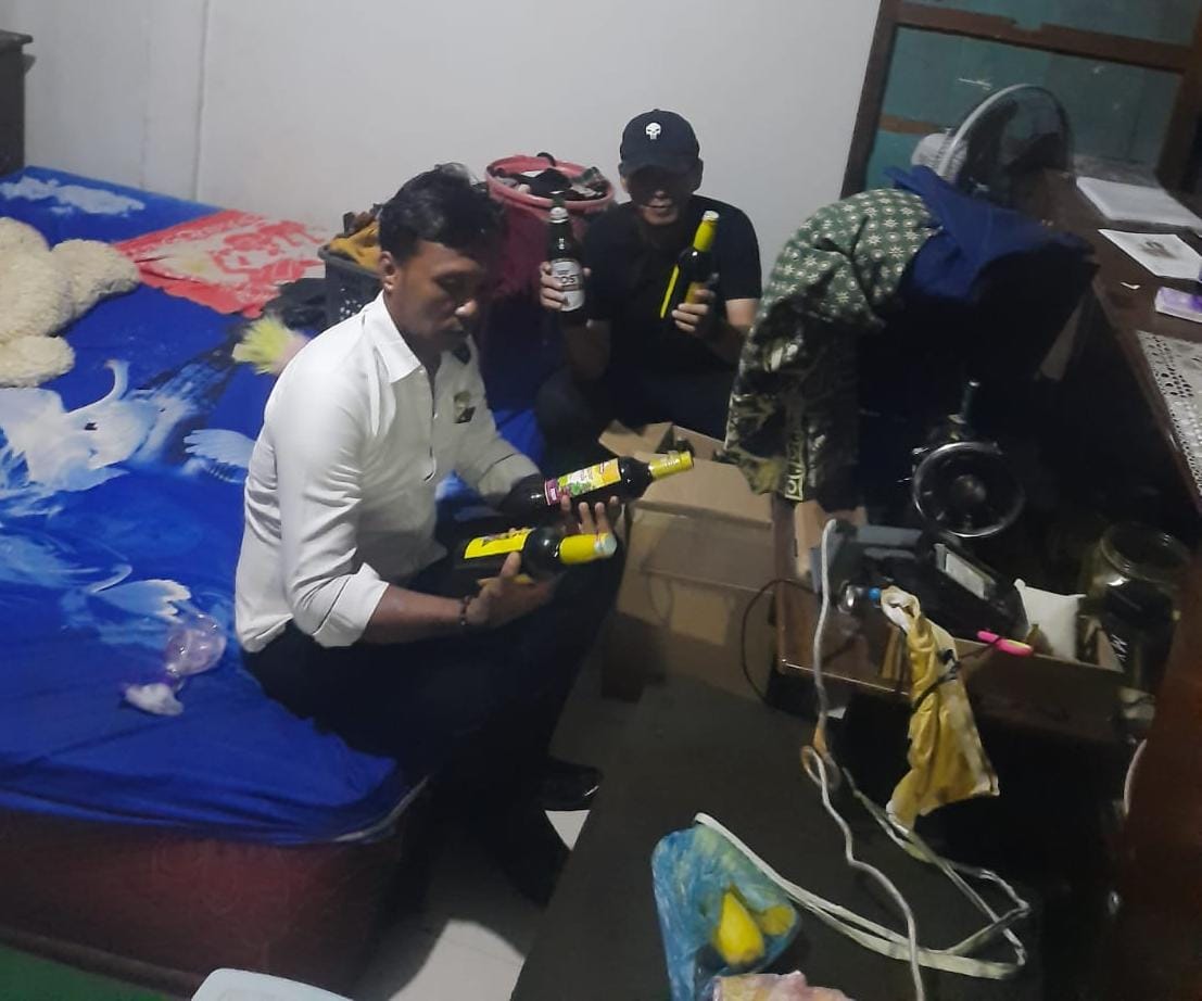 Lewat CLBK, Polresta Cirebon Sita Puluhan Botol Miras dari Wilayah Talun