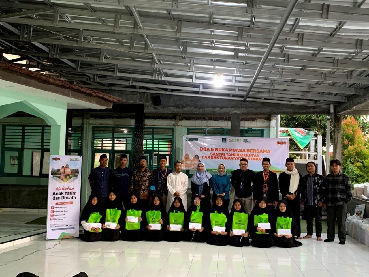 BMH Gandeng Pegadaian Syariah Bantu Anak Yatim 