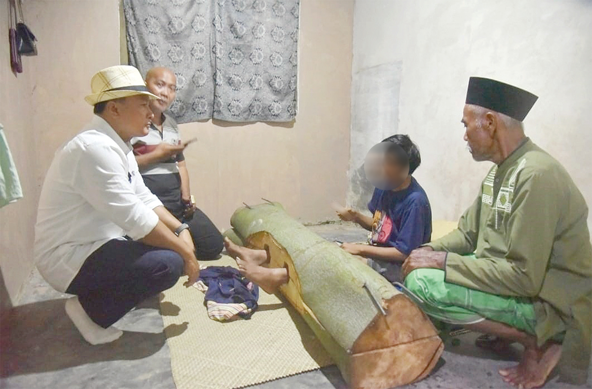 Kisah Pemuda Dipasung Diduga Karena Putus Cinta Bikin Bupati Kuningan Iba, Keluarga: Kami Tidak Tega!