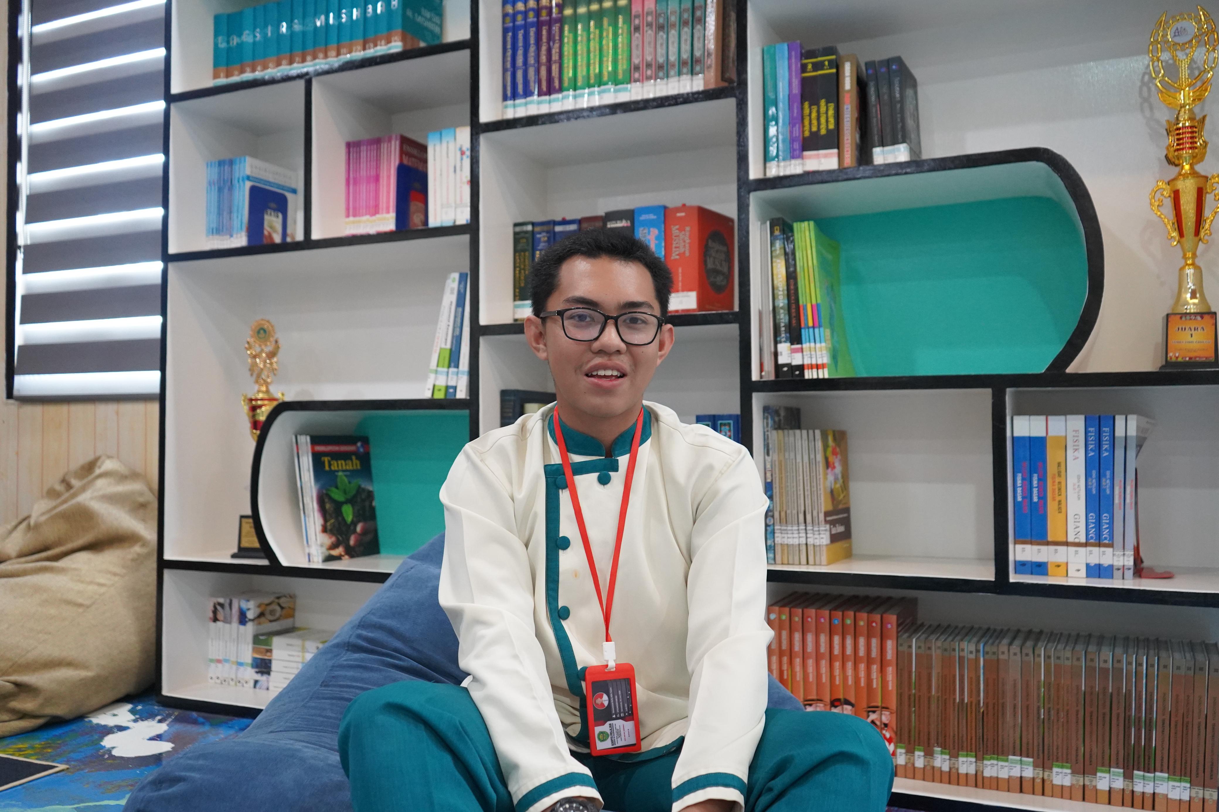 Bekerja Sambil Sekolah, Rafly Anak Samarinda Kini Punya Harapan Baru Berkat Sekolah Garuda