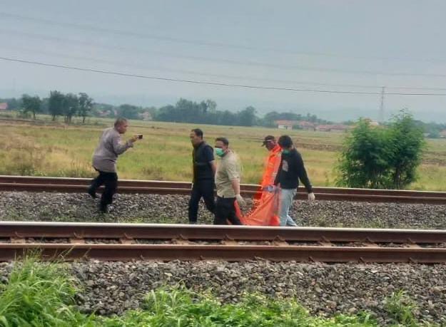 Warga Lampung Tewas Tertemper Kereta Api Harina di Kanci Kulon Cirebon