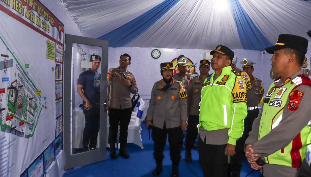 Kapolda Jabar Pantau Pos Terpadu dan Layanan, Tekankan Sosialisasi Mudik Aman, Keluarga Nyaman