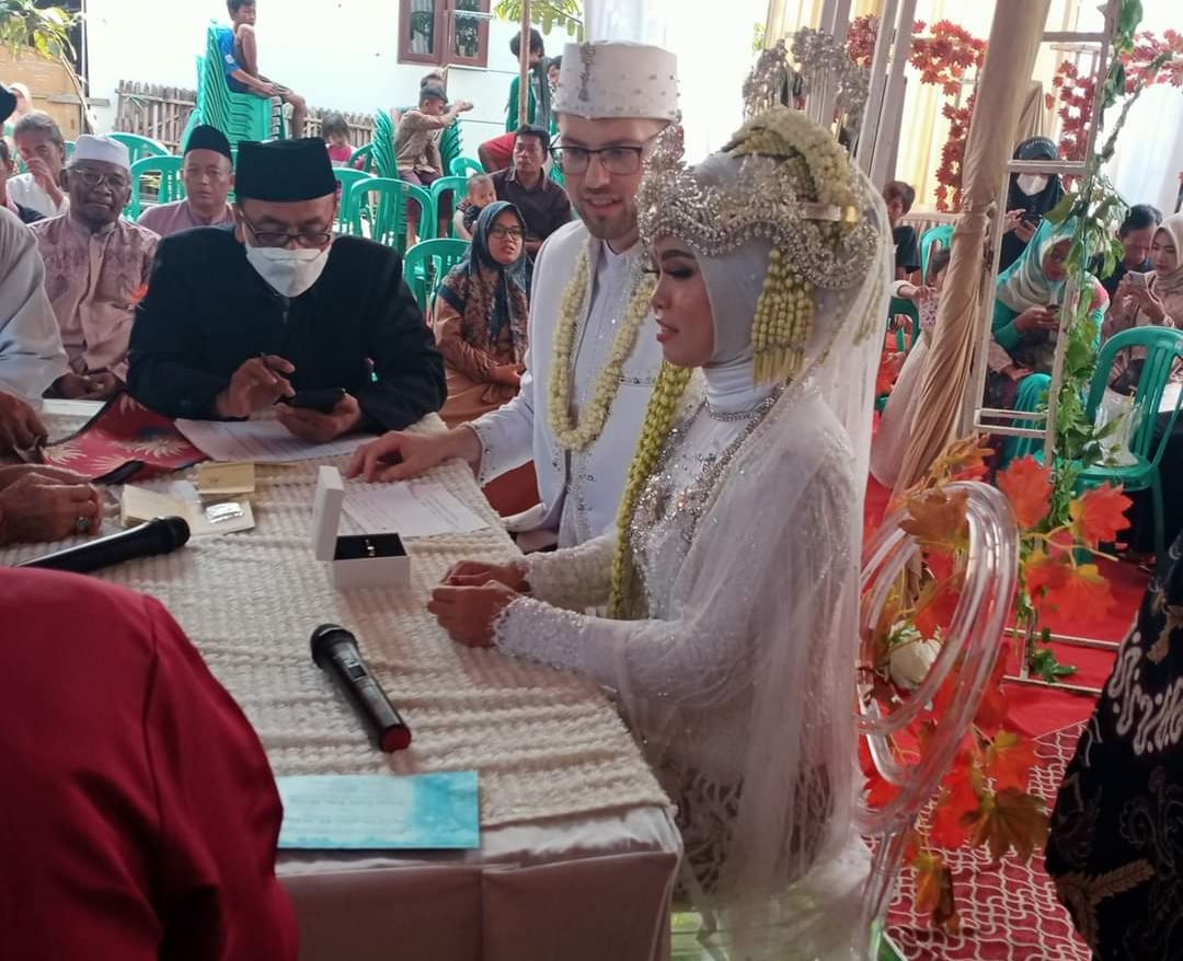 Gadis Jagapura Kidul Cirebon Menikah dengan Warga Jerman, Begini Kisahnya