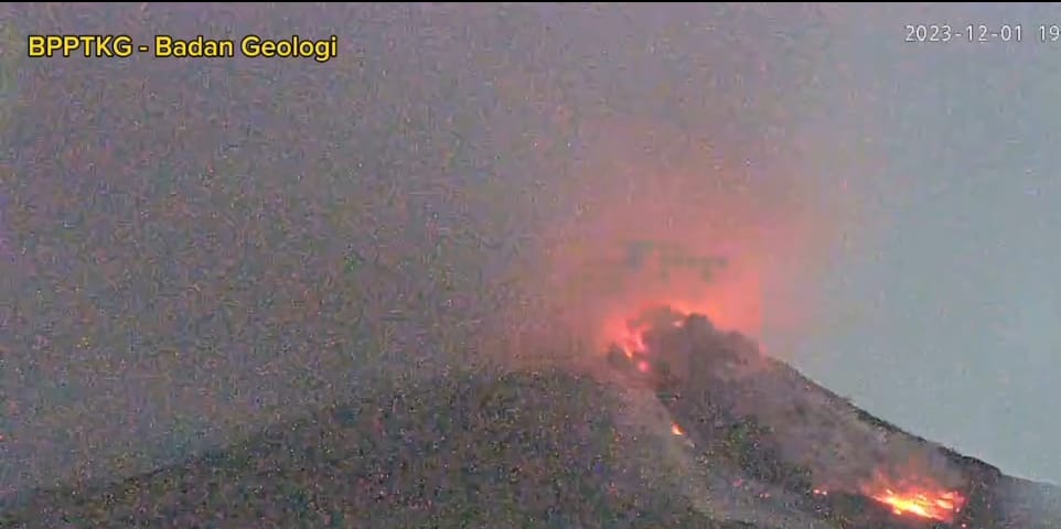 Gunung Merapi Luncurkan Awan Panas Guguran Sebanyak 7 Kali, BPPTKG: Masyarakat Diimbau Jauhi Zona Berbahaya