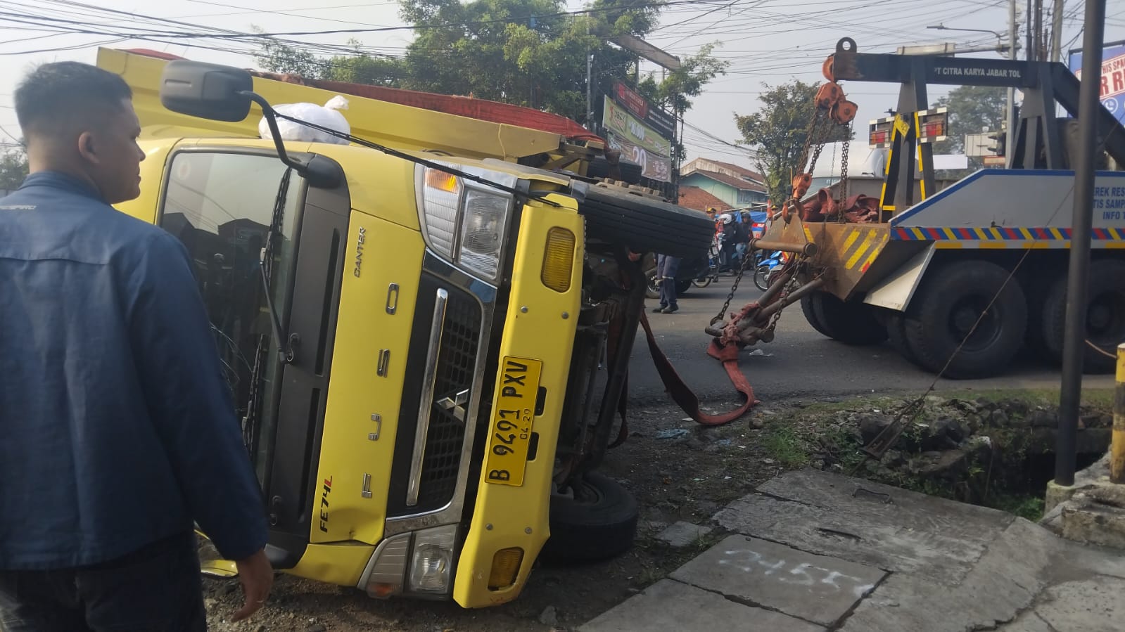 Kecelakaan di Perempatan Bojong Sumedang, Truk Boks Tabrak Motor: 2 Orang Meninggal Dunia
