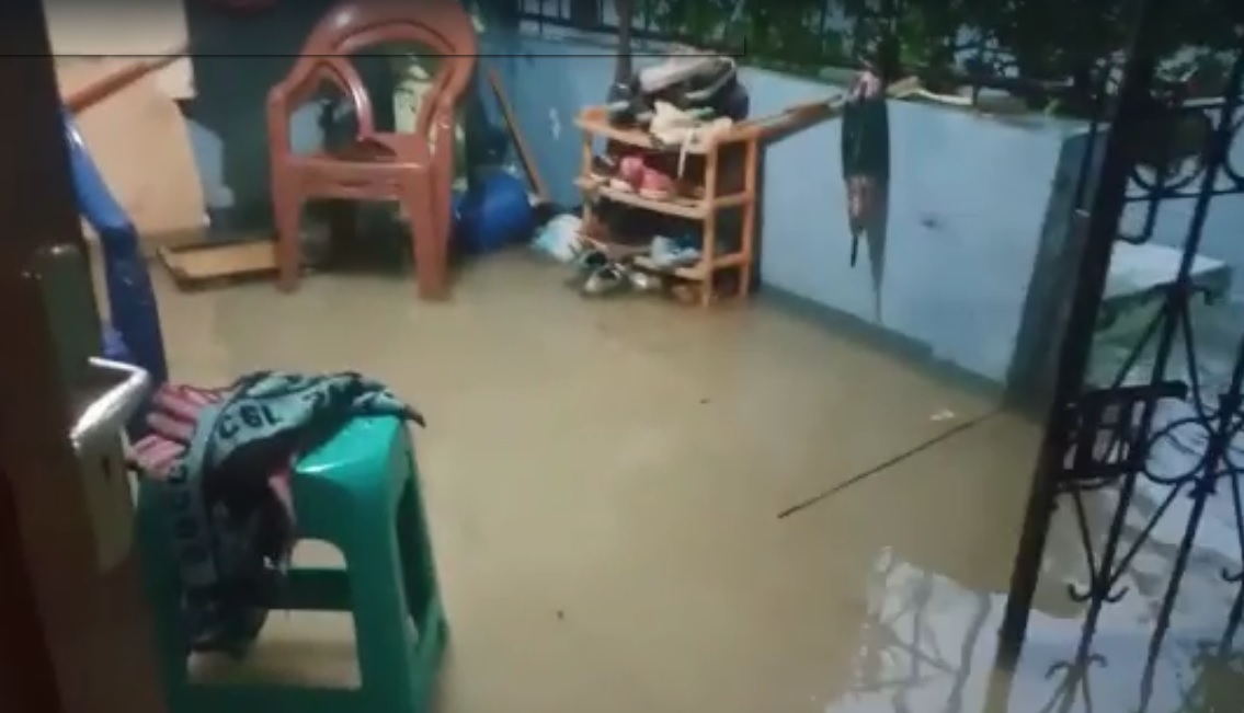 BREAKING NEWS: Banjir di Kota Cirebon, Terjadi di Perumnas Gunung Semeru, Jalan Cipto Tergenang
