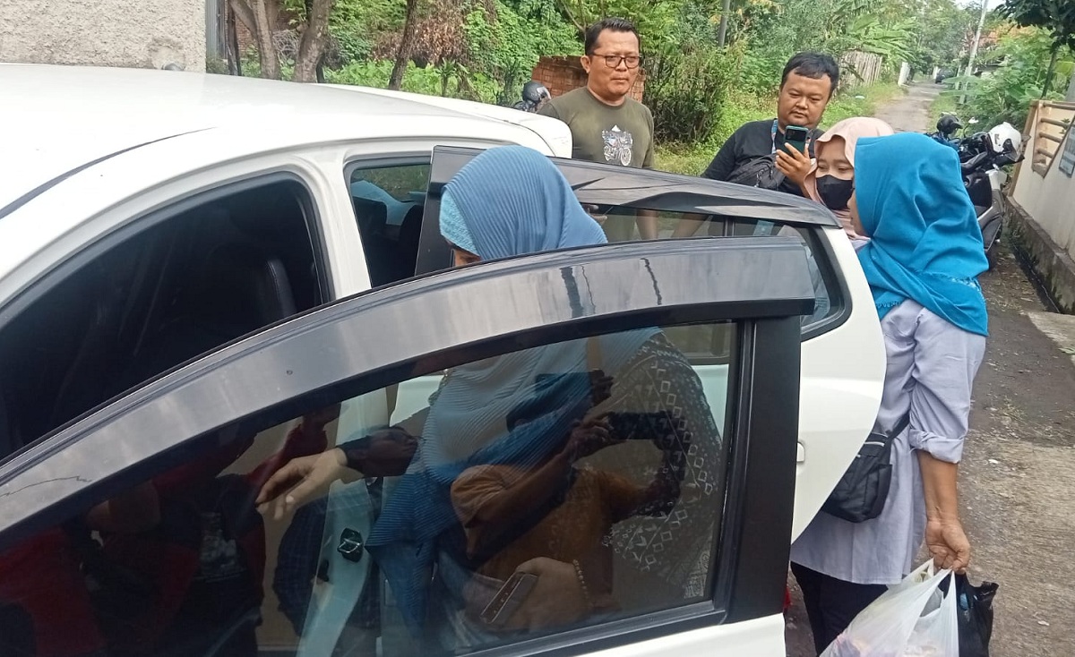 Ini Dia Barang Bawaan Kartini saat Besuk Pegi Setiawan ke Bandung, Ada Makanan Kesukaan