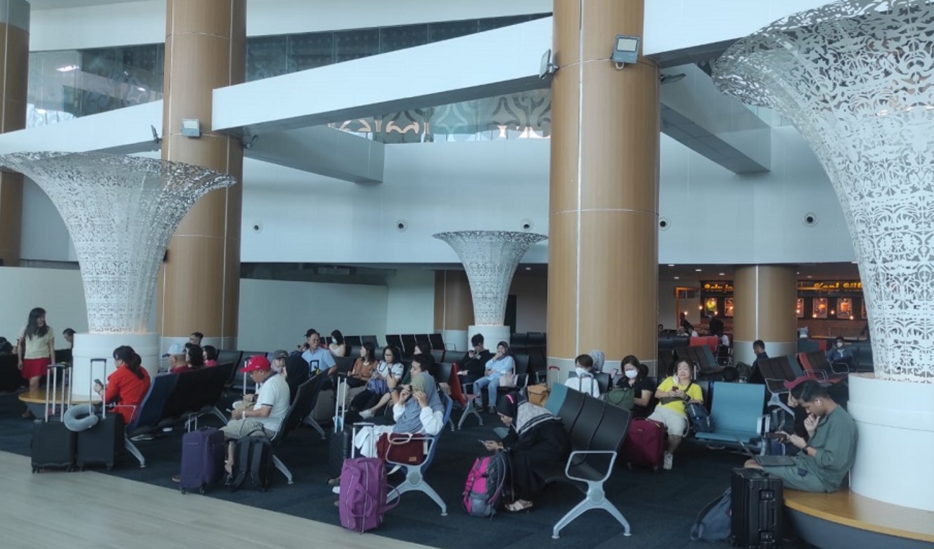 BESOK! Bandara Kertajati Beroperasi Penuh, Simak Info Jadwal Damri dan Rute Penerbangan