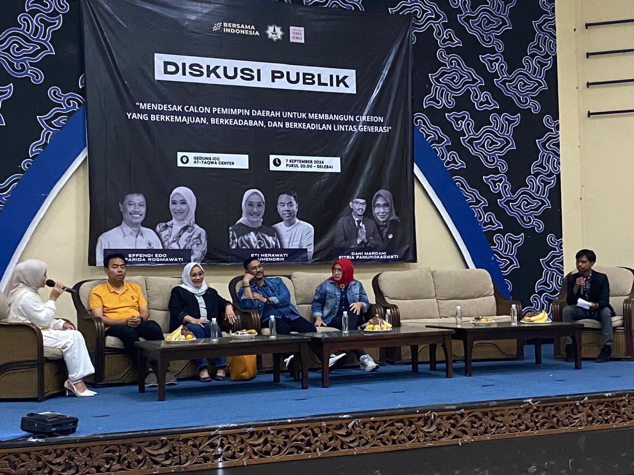 Diskusi Publik Pilkada Kota Cirebon, Eti - Suhendrik dan Dani - Fitria Adu Gagasan