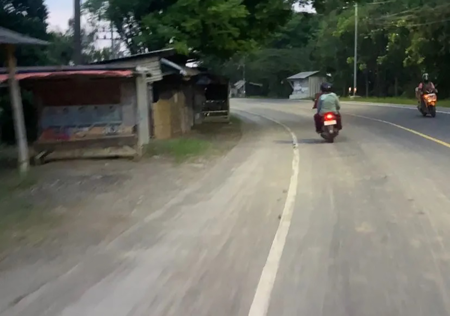 Jalur Cirebon-Kuningan Berdebu, Pengendara Keluhkan Material Galian Kotori Jalanan