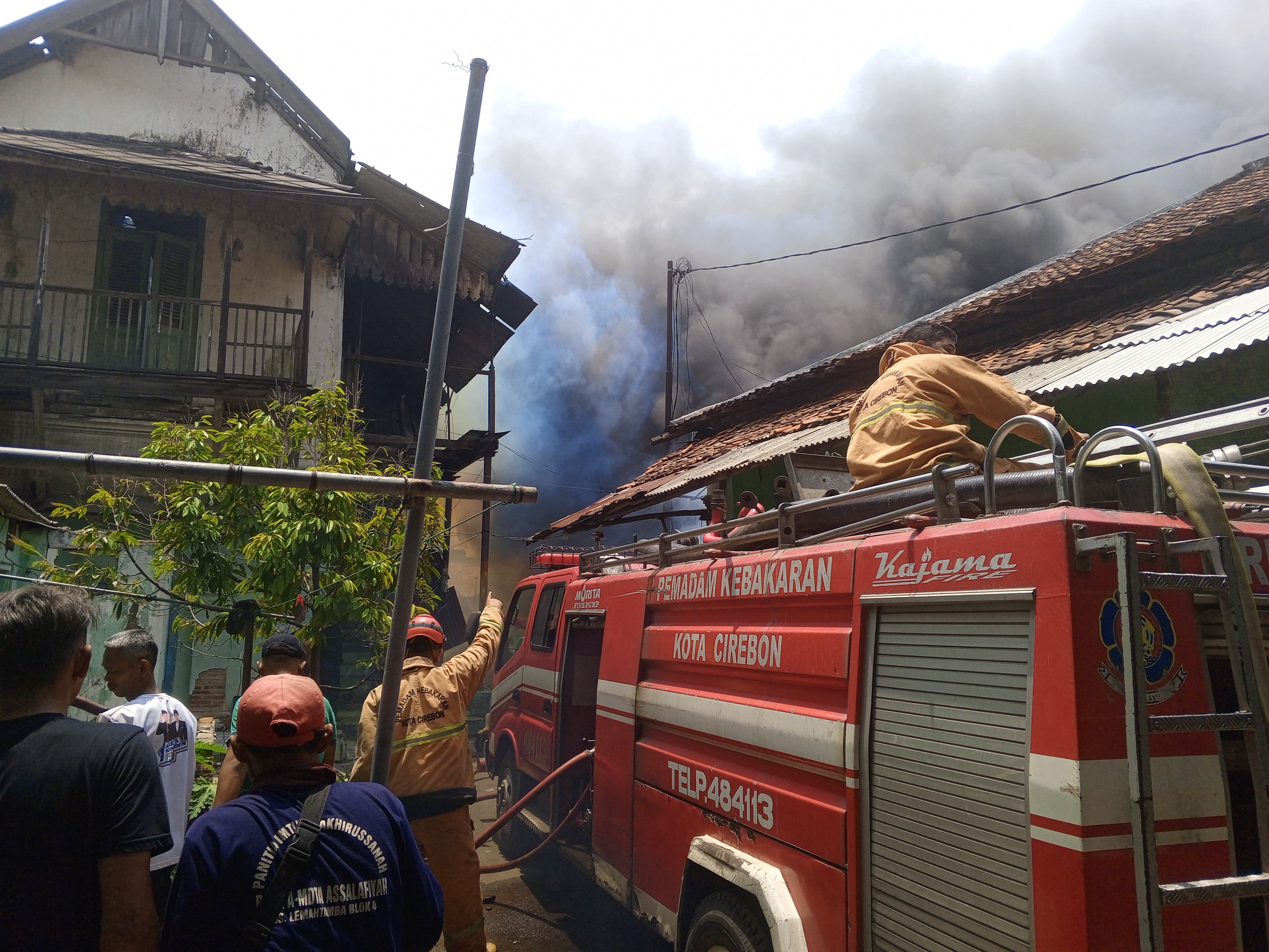 Asrama Den Bekang TNI AD Cirebon Kebakaran, 9 Rumah, 1 Mobil Hangus Terbakar