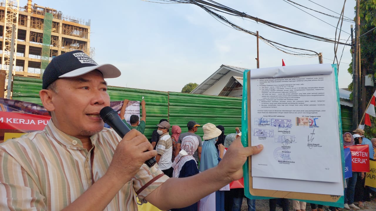 Warga Perumahan GSP Demo Kontraktor Gedung Siber IAIN Syekh Nurjati Cirebon, Stop Kerja Malam